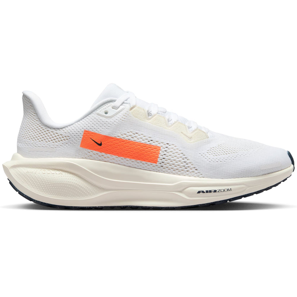 Nike white tennis shoe best sale